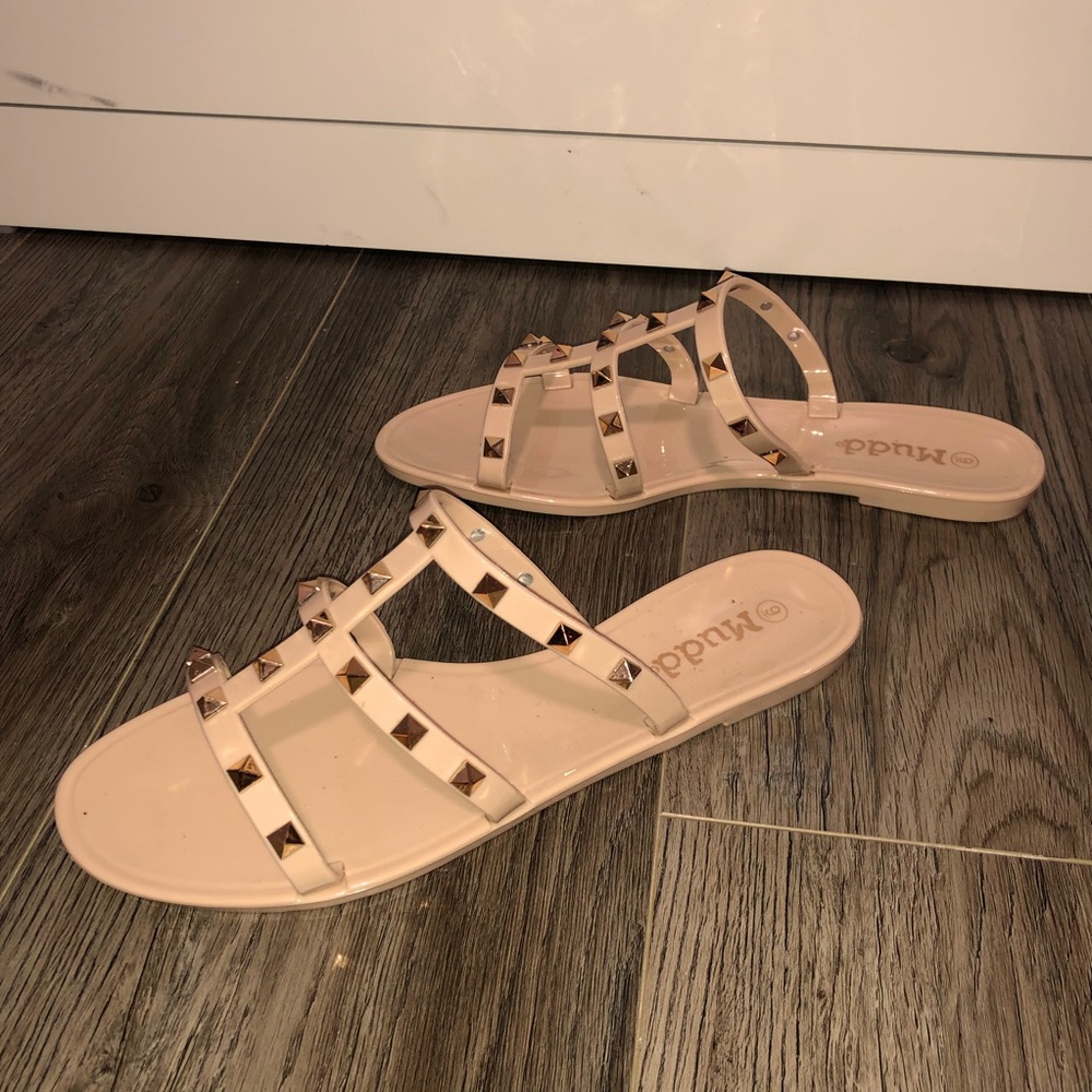 Jelly sandals with studs.